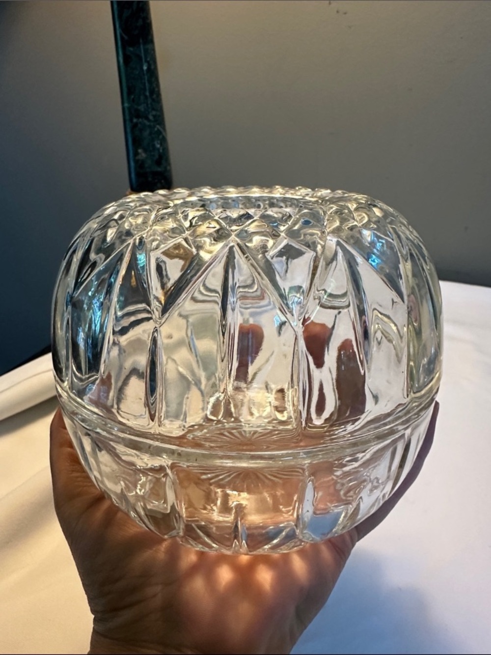 Crystal-Look Clear Glass Covered Dish – Elegant Decorative Vase Accent